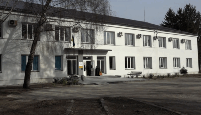 Для релокованої Мирноградської лікарні на Хмельниччині планують капітально відремонтувати ще частину будівлі (деталі)
