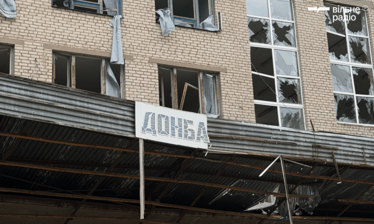 Всё в стекле и обломках: последствия удара по Краматорску 18 июля (фоторепортаж)