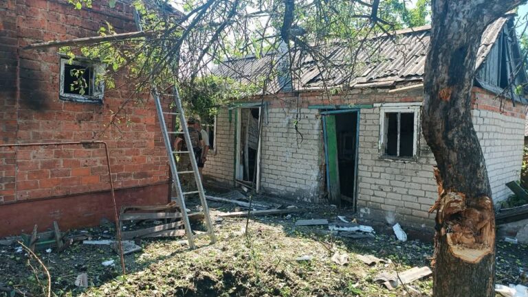 Обстрел застал в озере: в Славянске мужчина получил ранения во время отдыха