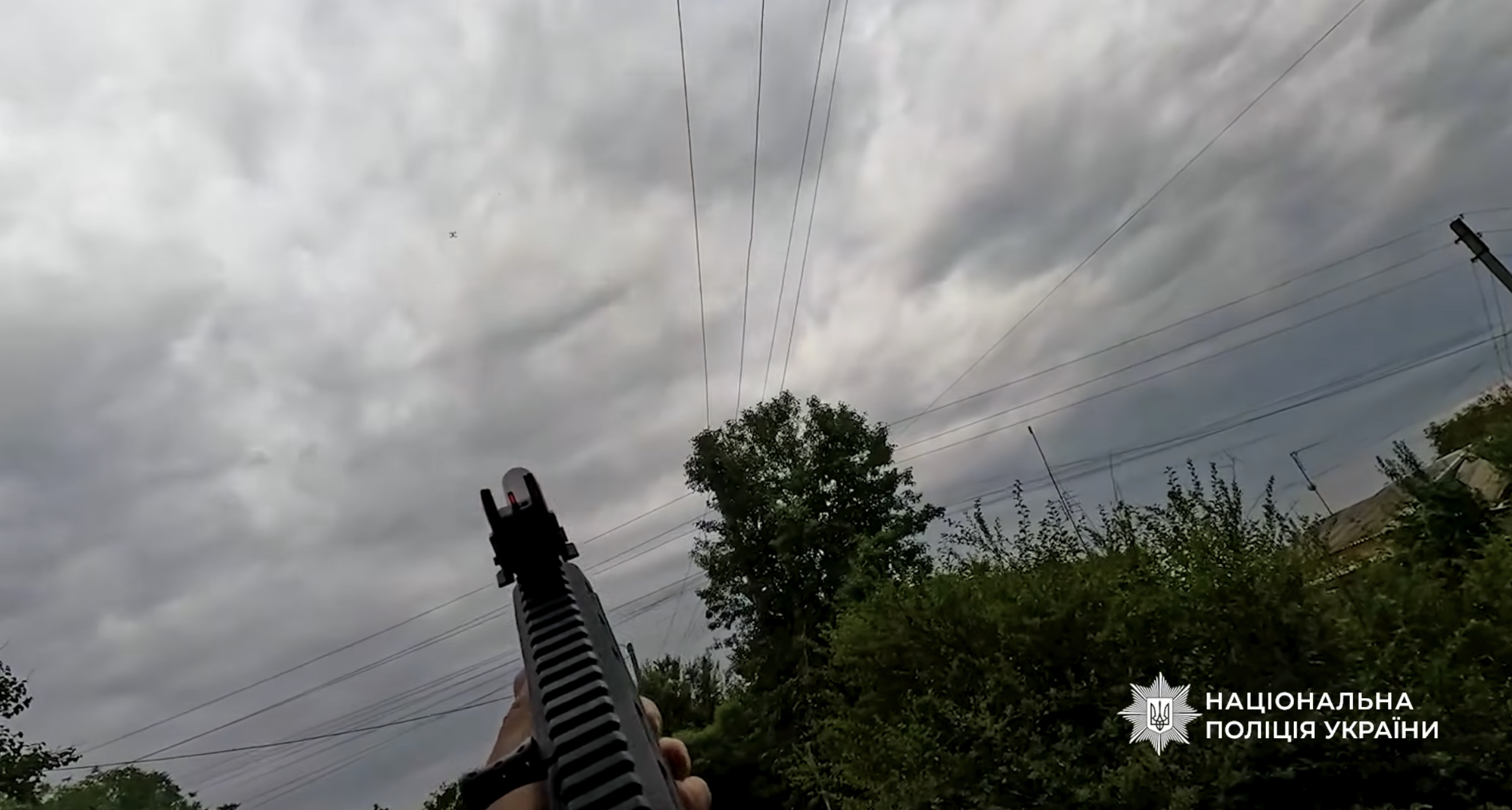 Під атаками дронів: з оточеної боями Дружківки евакуювали ще трьох людей, серед них — маломобільний чоловік