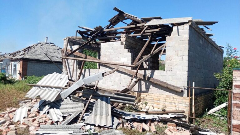 Росіяни вдарили двома авіабомбами по Билбасівці: загинули двоє людей, серед них — 13-річна дитина