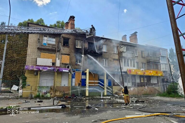 Троє людей дістали поранення через російські удари по Словʼянську та Краматорській громаді