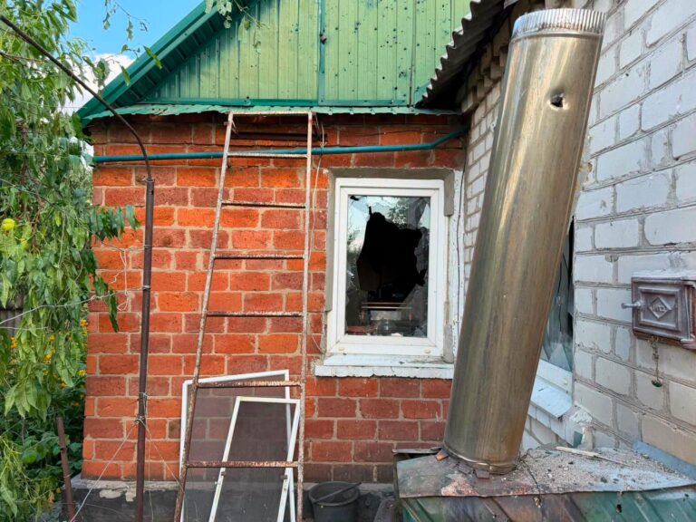 Троє людей дістали поранень через ще один російський удар по Словʼянську 20 серпня