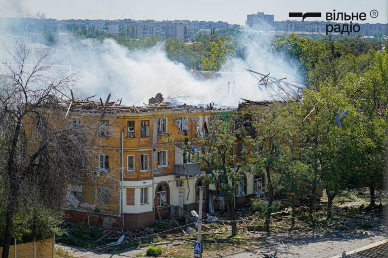 Били по багатоповерхівках: наслідки атаки РФ на Краматорськ, від якої постраждали цивільні, зокрема немовля (ФОТОРЕПОРТАЖ)