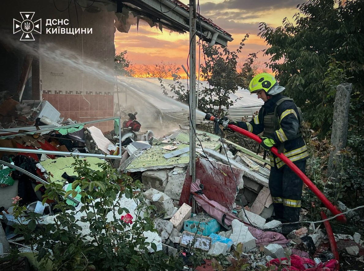 наслідки російської атаки у Святошинському районі Києва