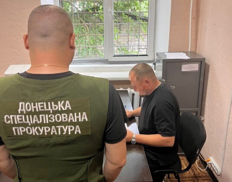 На Донетчине бывшего командира батареи подозревают в получении взяток за то, чтобы военных не отправляли в пехоту