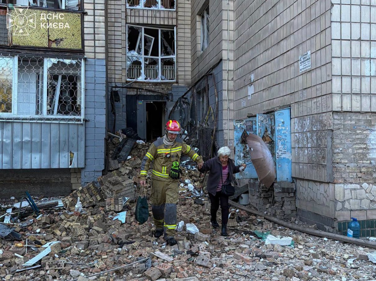 зруйновані поверхи житлового будинку в Солом’янському районі Києва