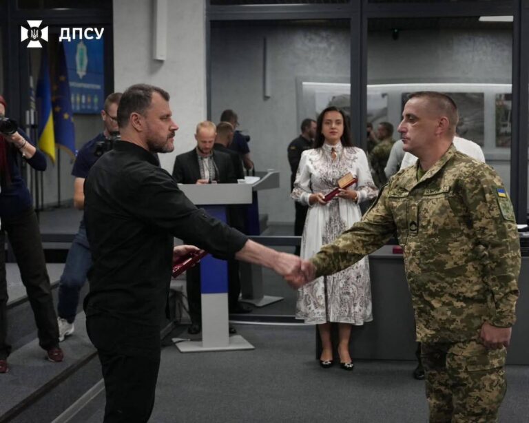 Захисника Маріуполя Олексія Дубровіна відзначили орденом “За мужність”