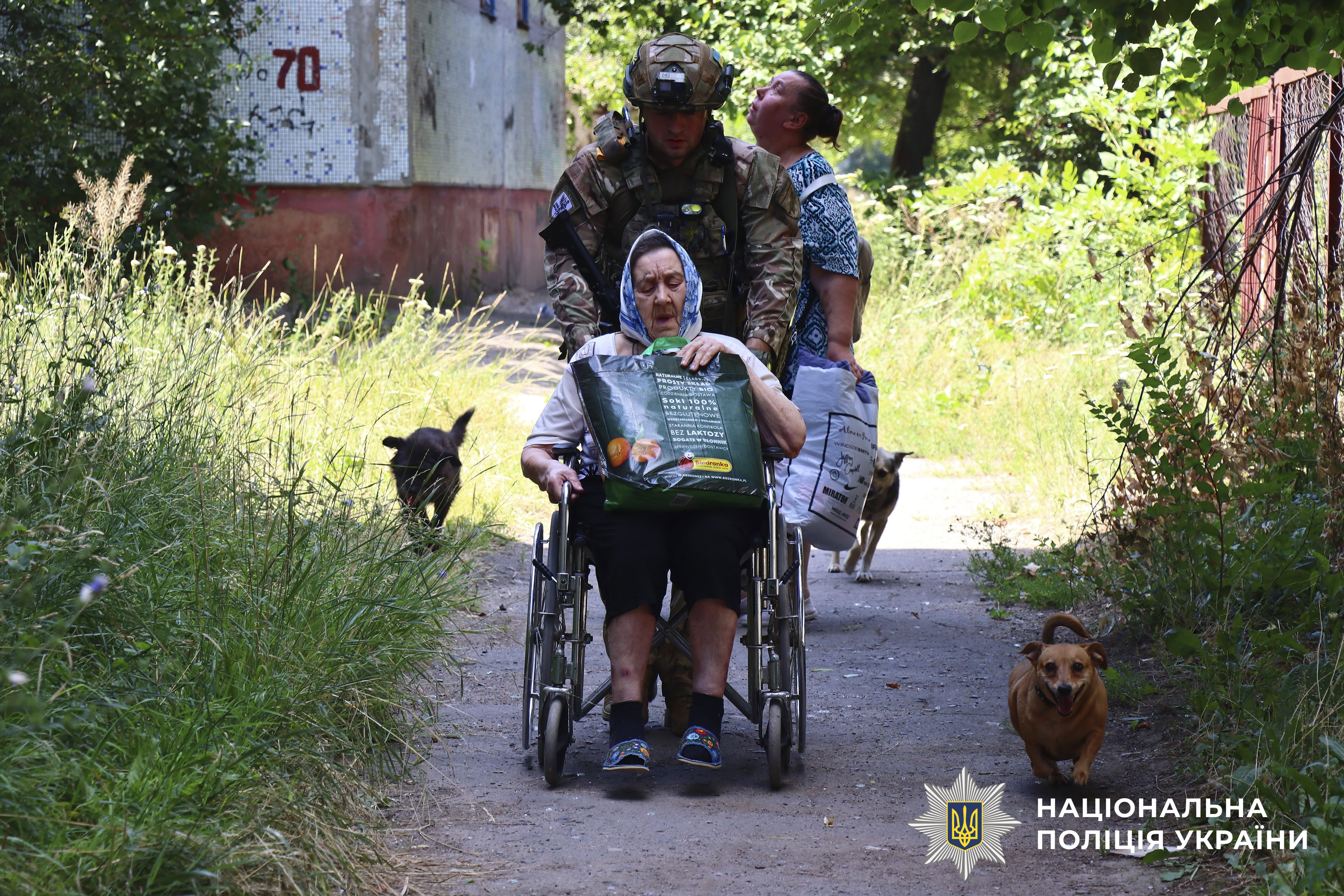 "Далі терпіти не можна": з прифронтової Дружківки евакуювали ще чотирьох людей