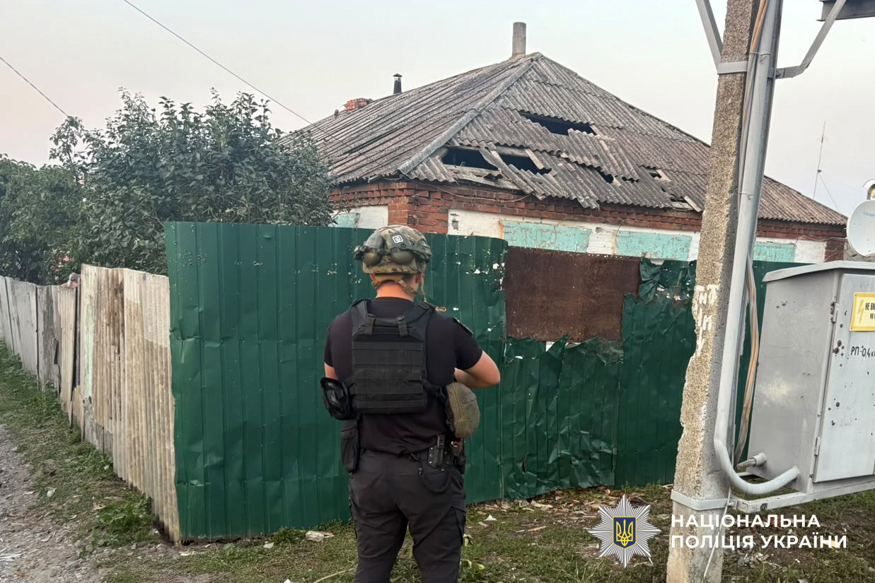 Пошкоджені багатоквартирні будинки у Дружківці після російської атаки