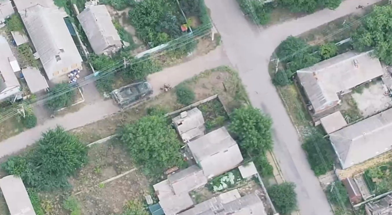 Українські військові врятували у Дружківці цивільного, якого атакував російський дрон: інший чоловік загинув