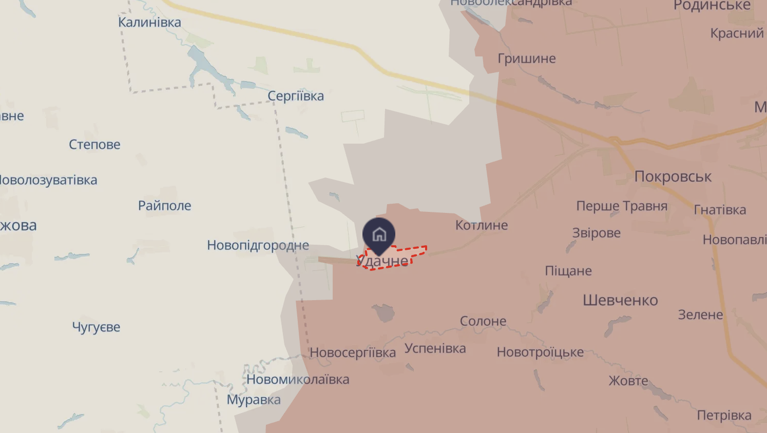 Скриншот мапи бойових дій у районі селища Удачне станом на 18 вересня 2026 року. Удачне знаходиться на межі сірої зони, де ситуація потребує уточнення, та окупованої території, позначеної червоним. Світла територія під контролем України розташована західніше й північніше: зокрема, там перебувають Сергіївка та Калинівка. Муравка й Новомиколаївка знаходяться в сірій зоні, Новосергіївка — в окупації. Скриншот журналістів Вільного Радіо з аналітичного порталу DeepState