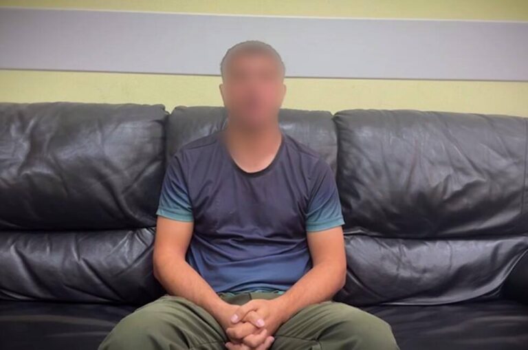 Росіяни хочуть притягнути до відповідальності жителя окупованого Маріуполя за відео наслідків удару по ТЦ “Галактика”