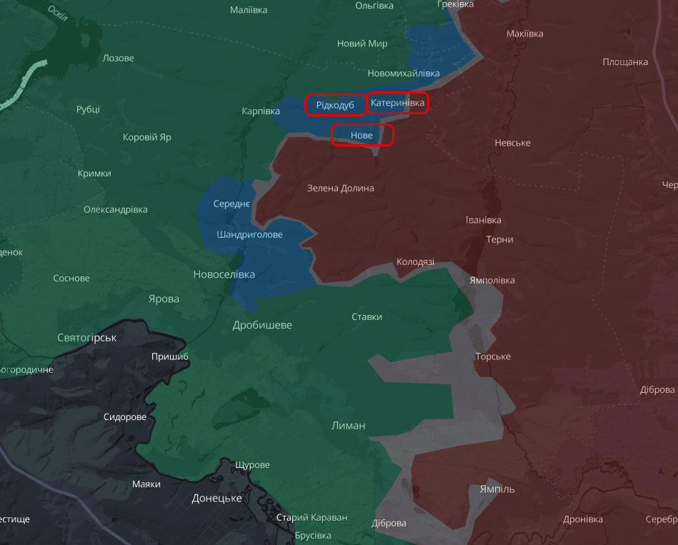 Операція “Вівальді”: ЗСУ звільнили Нове, Рідкодуб та Катеринівку Третій армійський корпус ЗСУ повідомив про результати третього етапу наступальної операції “Вівальді” на Лиманщині: українським силам вдалося звільнити Нове, Рідкодуб та Катеринівку, а також відновити контроль над Карпівкою та Новомихайлівкою. Площа деокупованої території від початку операції вже досягла 176 км². Про це повідомив командир Третього армійського корпусу ЗСУ Андрій Білецький. Втрати російських військ під час третього етапу “Вівальді” досягли 2 тис. людей, понад 250 армійців українським військам вдалося захопити в полон. Головною ціллю цього етапу операції для українських військових стало селище Нове, яке в окупації стало ключовим хабом російського угруповання на плацдармі. У Третьому армійському корпусі стверджують, що сторона, яка контролює висоти довкола цього селища, володіє ініціативою на зазначеному плацдармі. “Противник був переконаний, що основним напрямком удару є Шандриголове — Зелена Долина. Це змусило його безглуздо спалити свої резерви в контратаках саме на цьому напрямку. Росіяни проспали справжній удар, який був зосереджений на взятті Нового”, — заявив Андрій Білецький. Для прориву російської оборони Третій армійський корпус використав, зокрема, власний винахід: радянські БТР-60, які переобладнали на роботизовані комплекси-камікадзе. Ними вдалося знищити найміцніші укріплення загарбників, стверджують у підрозділі. За даними корпусу, ключову роль у наступі відіграла Третя штурмова бригада. Рідкодуб повністю повернули прикордонники 3-го загону імені Героя України полковника Євгенія Пікуса, у штурмових діях їм допомагав 10-й мобільний загін “ДОЗОР”. “Як окупанти до останнього грали партію за сценарієм Трійки — незабаром у нових повідомленнях!”, — анонсували у підрозділі подальші оновлення стосовно операції “Вівальді”.