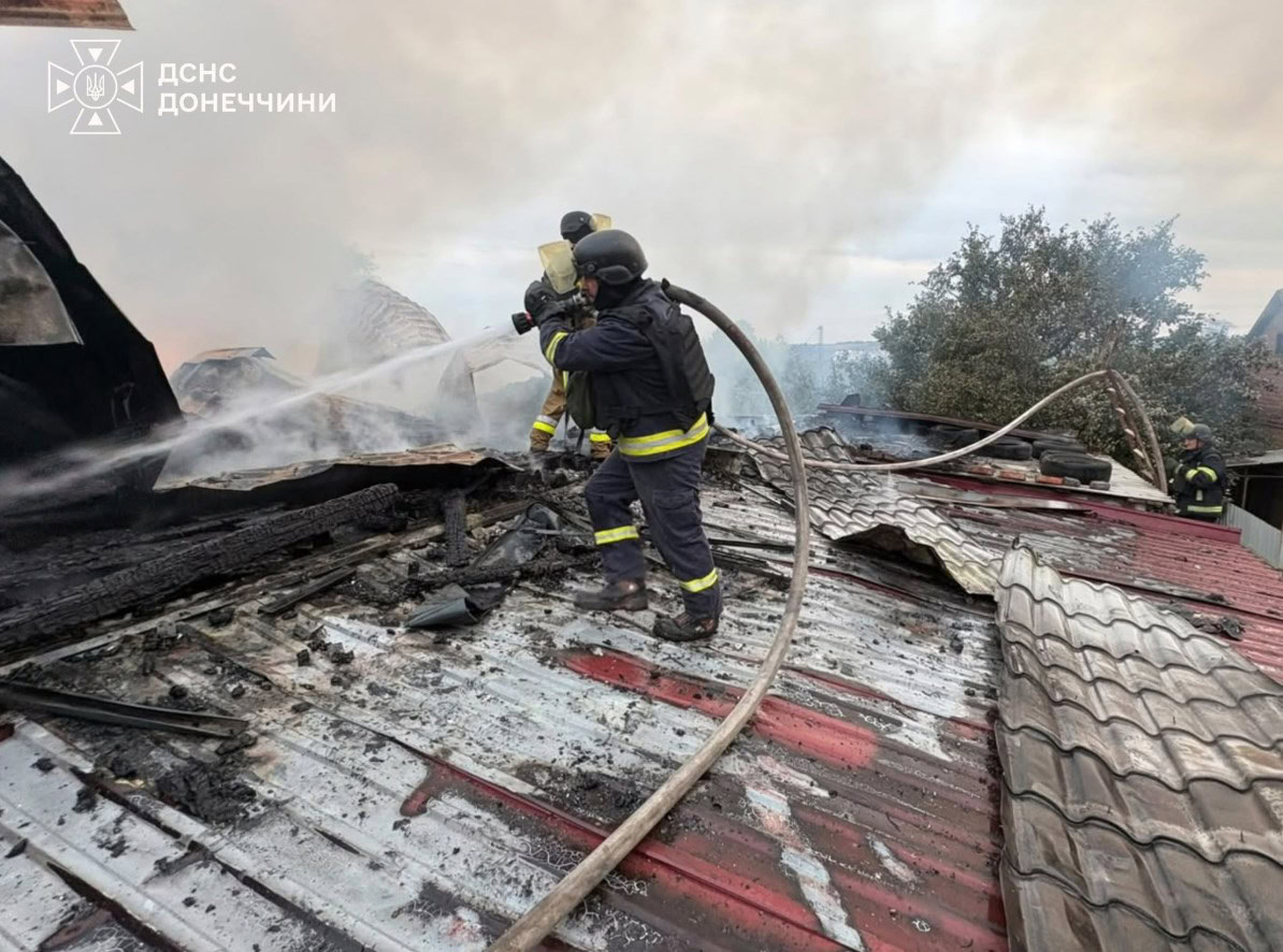 Пожежа у дев’ятиповерховому будинку Краматорська після російського обстрілу