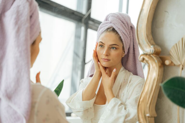 Від догляду до макіяжу: як побудувати просту щоденну beauty-рутину
