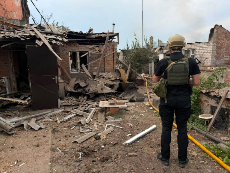 Вночі загарбники били по Слов’янську: загинула цивільна, її син 14 років — поранений