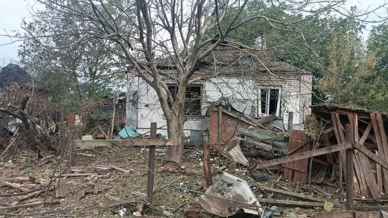 Зруйнований приватний будинок у Слов’янську після російської атаки 14 вересня