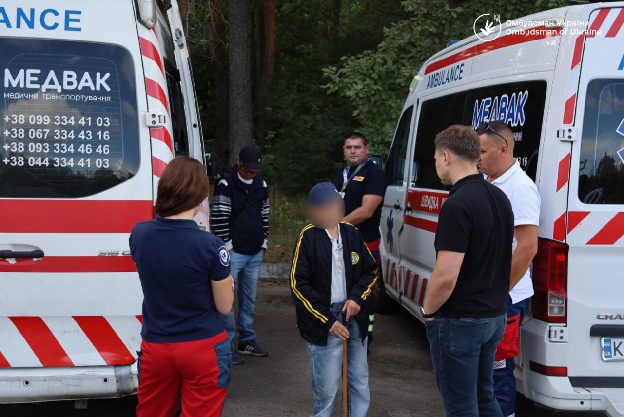 З окупації повернули ще 13 людей, серед них — маломобільні, літні та тяжкохворі