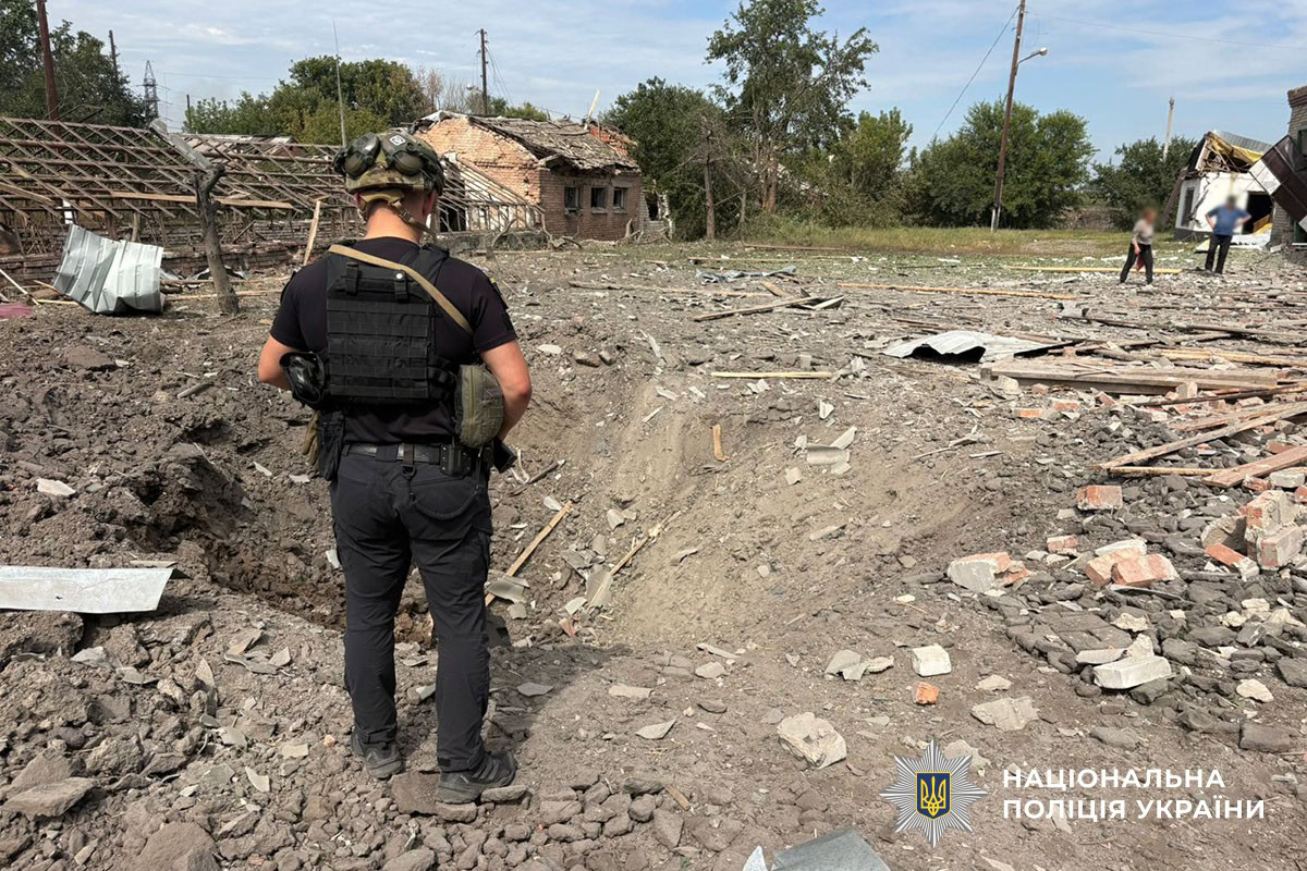 Рятувальники ліквідовують наслідки атаки РФ по Краматорську на Донеччині