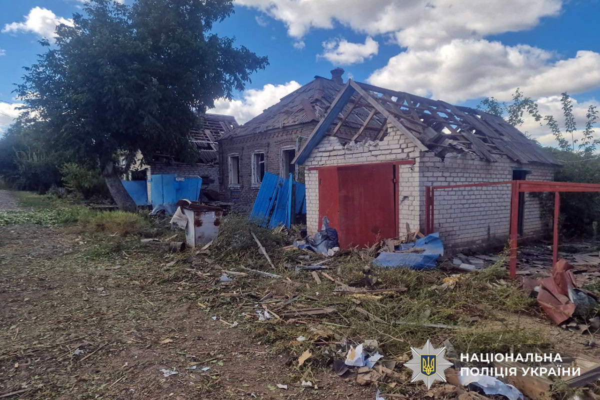 Руйнування після удару РСЗВ «Смерч» по Слов'янську