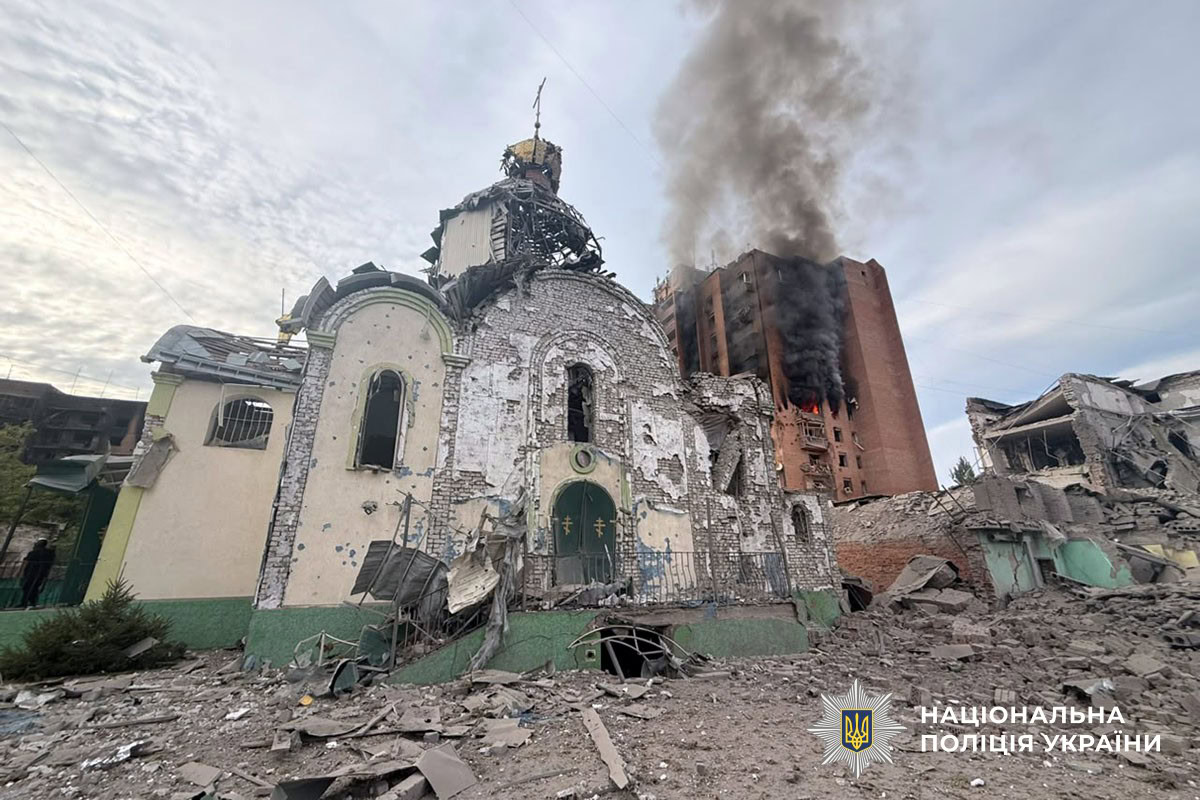 Наслідки обстрілу Краматорська російськими авіабомбами та дронами