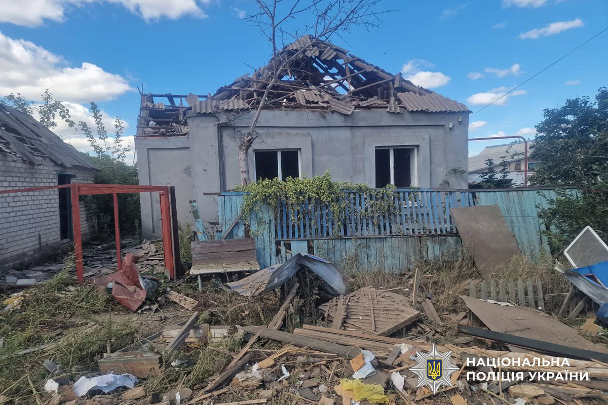 Наслідки обстрілу Слов'янська Донецької області — пошкоджений приватний будинок