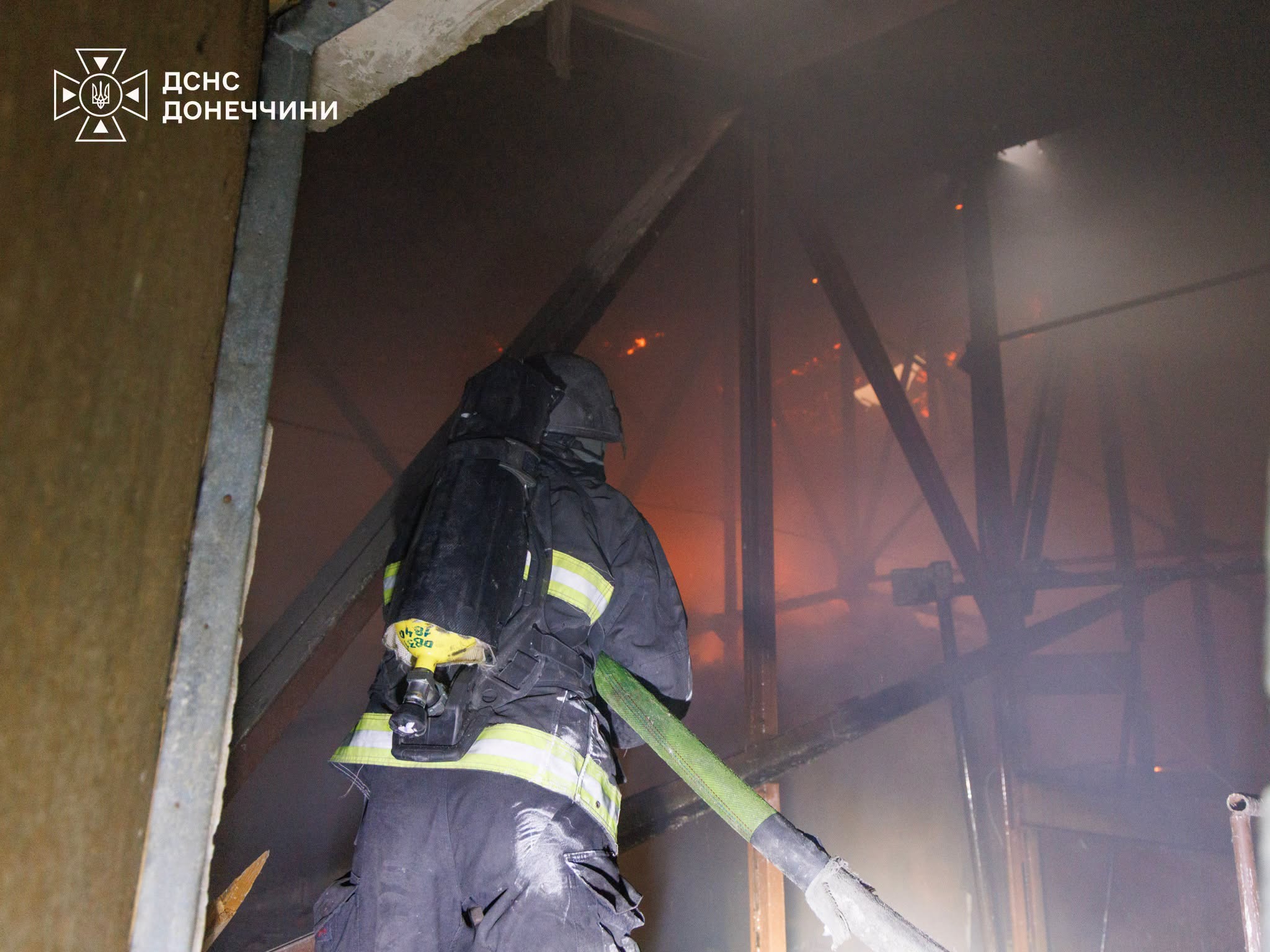 У Краматорську рятувальники ліквідували масштабну пожежу в будинку культури 15 жовтня