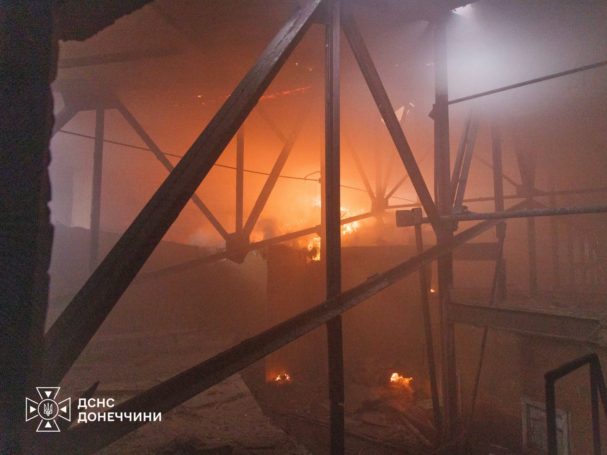У Краматорську рятувальники ліквідували масштабну пожежу в будинку культури 15 жовтня