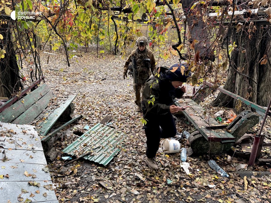 Наслідки російських обстрілів шахтарського міста Білозерське поблизу лінії фронту