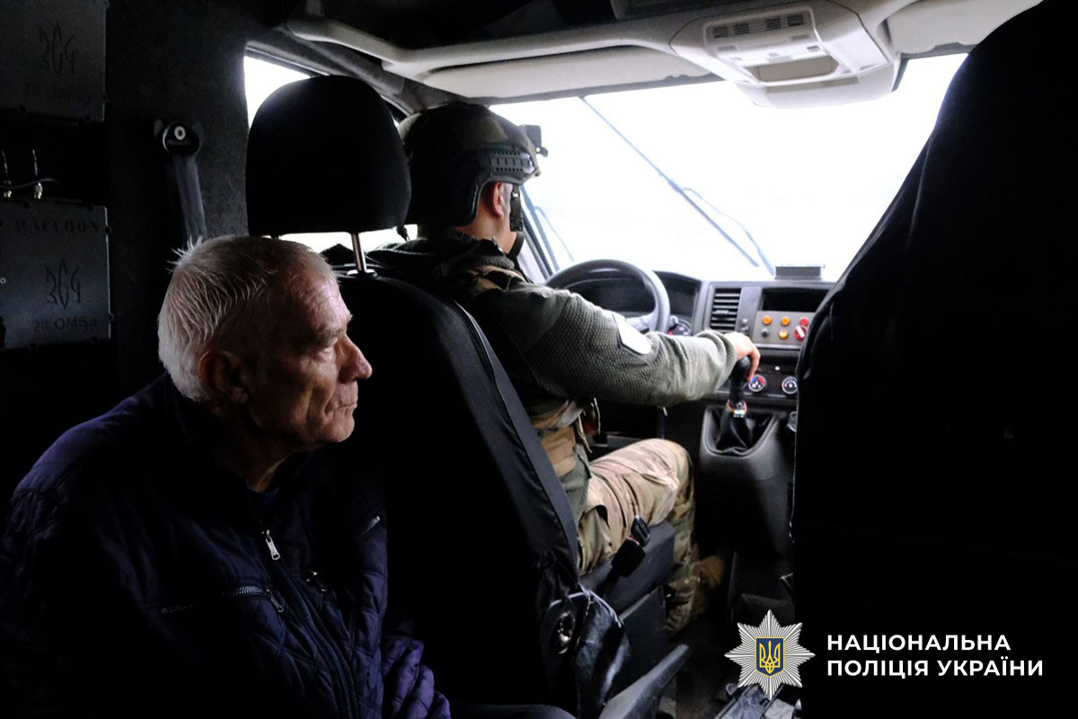 "Дорога життя": з Краматорська евакуювали ще дві родини з дітьми та літніх людей
