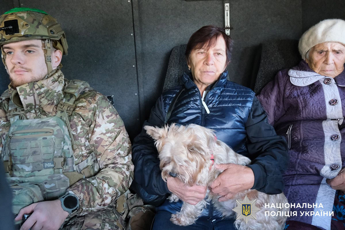Росіяни атакували автівку "Білих Янголів" під час евакуації, однак їм вдалося врятувати пʼятьох людей з Краматорської громади