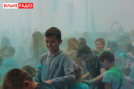 "Слуга народу" в Бахмуті агітували фестивалем фарб
