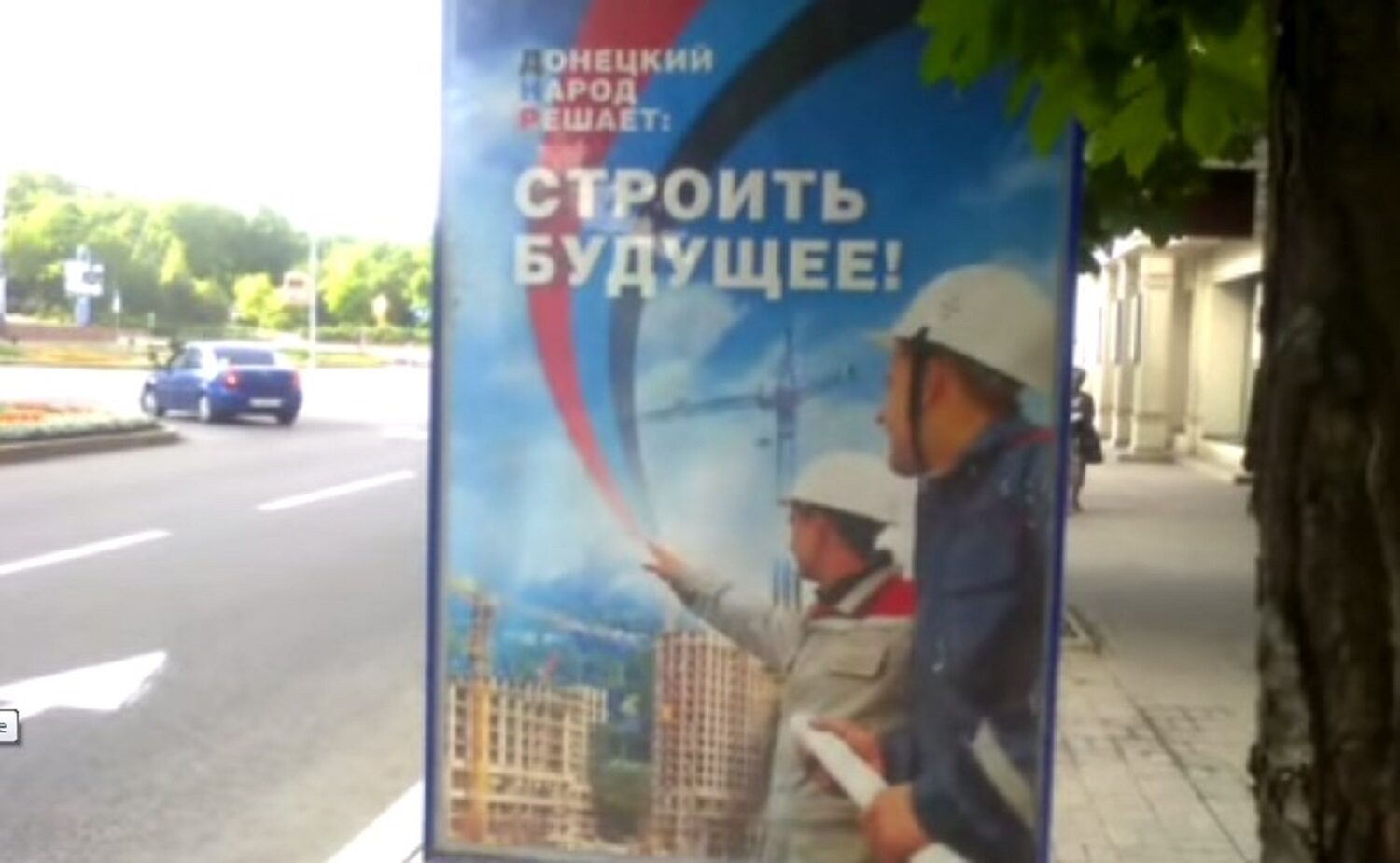 Плакати, які можна зустріти у тимчасово окупованих містах Донеччини