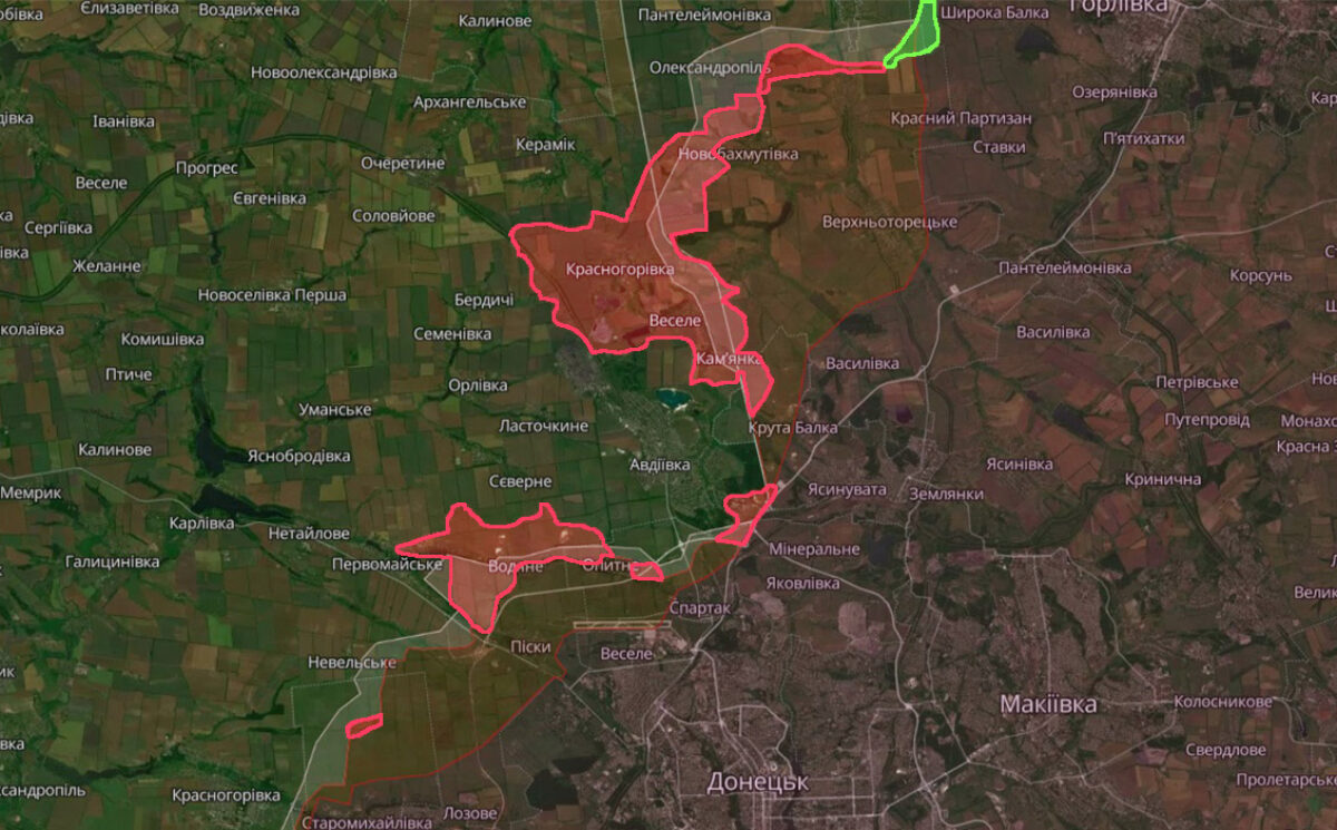 Лінія фронту навколо Авдіївки. Червоним позначені території, які у 2023 році захопили росіяни, зеленим — деокуповані території